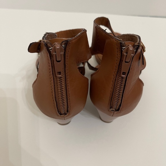 Xoxo - Picture 6 of 6